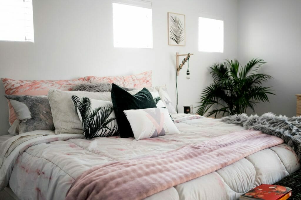 stylowa pościel i poduszki na łóżko pomysły