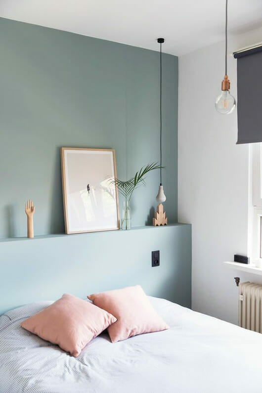 pastelowa sypialnia niebieskie ściany w sypialni
