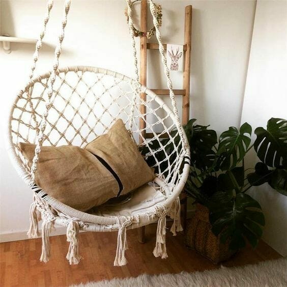 hamak w stylu boho monstera i drabinka