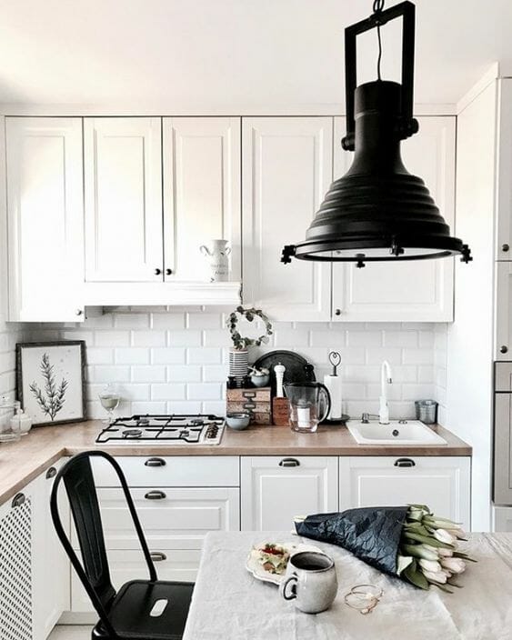 czarne metalowe lampy w stylu inustrialnym