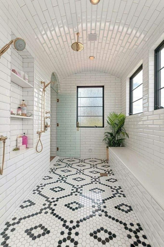 łazienka vintage z mozaiką na podłodze