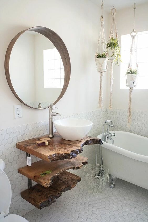 drewniany blat w łazience z okrągłym lustrem