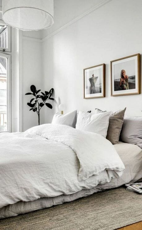 biała sypialnia w stylu skandynawskim