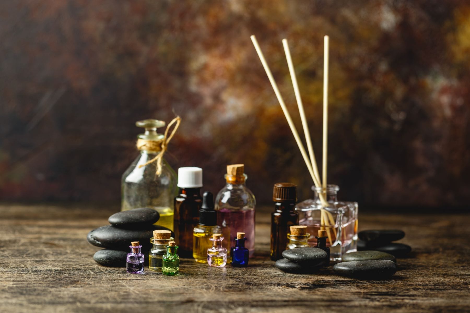 Kadzidła, czyli naturalny sposób na aromatyzowanie wnętrz. Sprawdź, jak z nich korzystać